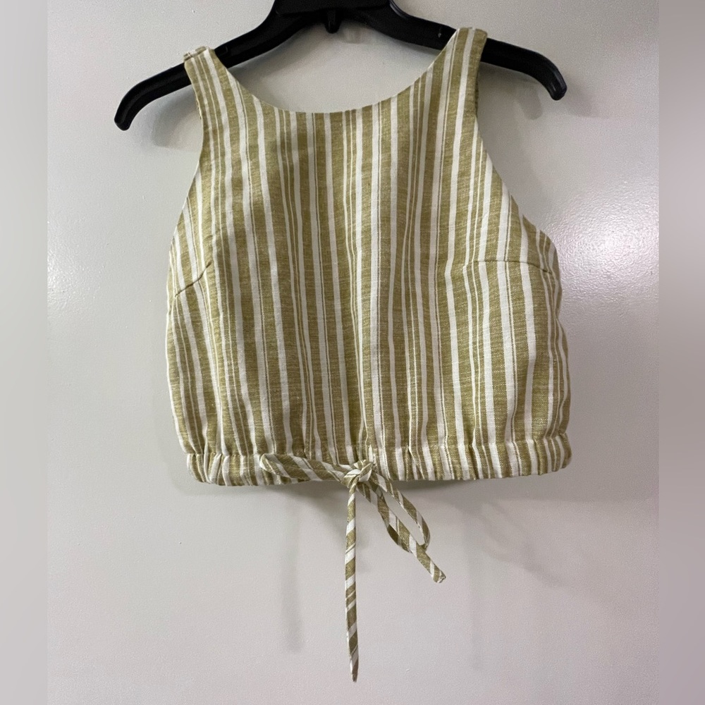 NWT Cute Small Crop Top Small